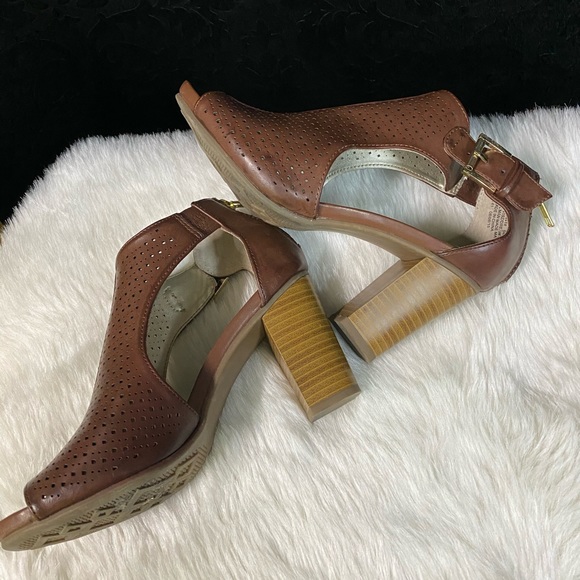 WHITE MOUNTAIN brown shoes.Perfect for fall!! - Picture 3 of 13